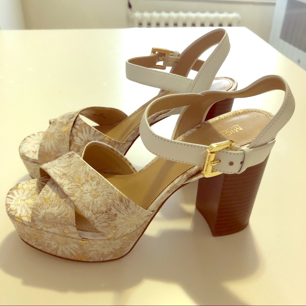 Michael Kors Hold sandal size 6
